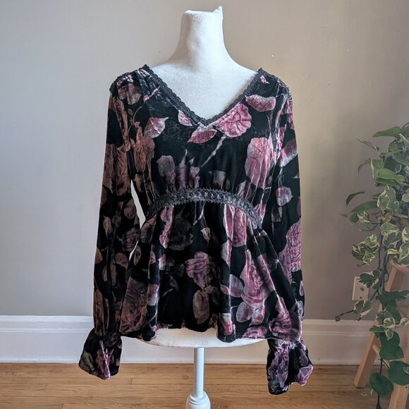 Willow & Clay Corinne Floral Velvet Top Witchy Bell Sleeve Whimsygoth Size M - Picture 3 of 12